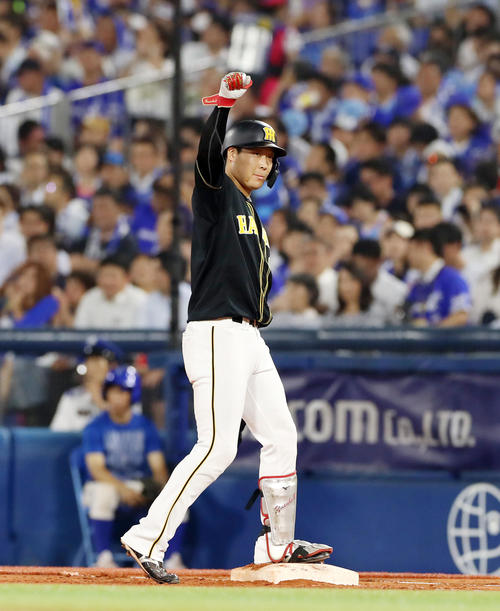 7回表阪神1死一、三塁、大山悠輔は右前適時打を放つ（撮影・加藤哉）