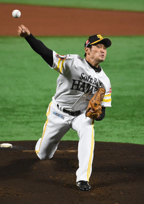 ソフトバンク対楽天　今季初登板が初先発となった中田（撮影・今浪浩三）