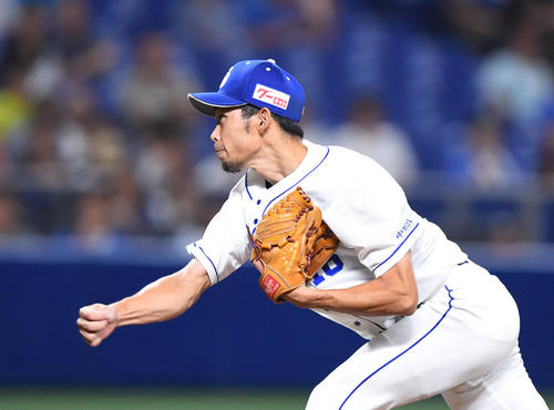 3勝目を挙げた中日又吉（撮影・森本幸一）