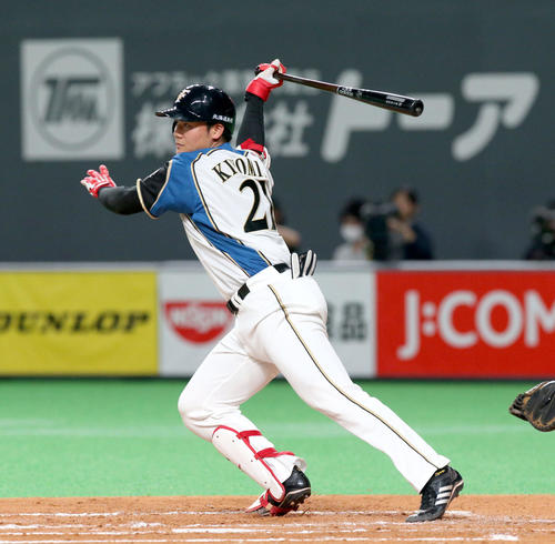 日本ハム対オリックス　2回裏日本ハム無死、清宮は二塁打を放つ（撮影・佐藤翔太）
