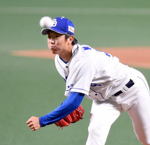 中日対DeNA　1回表、登板する中日先発の松葉貴大（撮影・森本幸一）