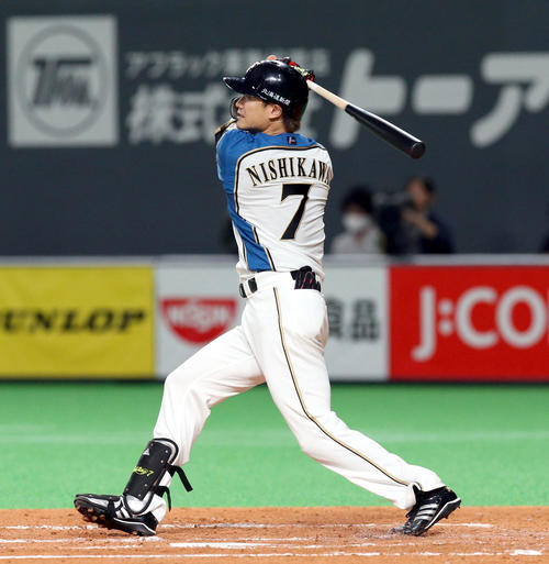 日本ハム対オリックス　2回裏日本ハム1死満塁、西川は先制となる適時三塁打を放つ（撮影・佐藤翔太）
