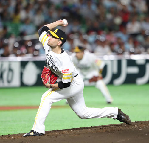 ソフトバンク対ロッテ　力投するソフトバンク先発・千賀（撮影・梅根麻紀）