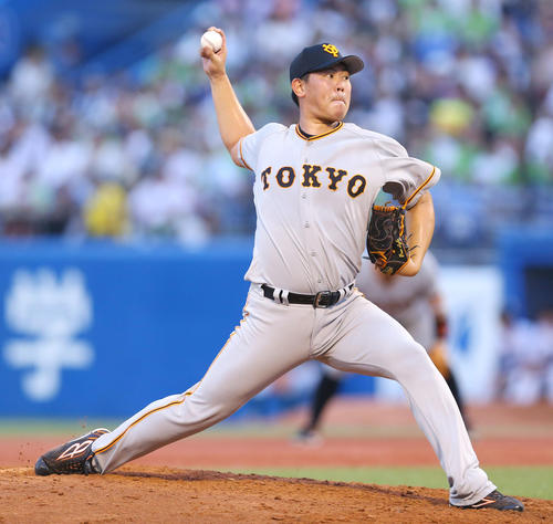 ヤクルト対巨人　力投する巨人先発の山口（撮影・垰建太）