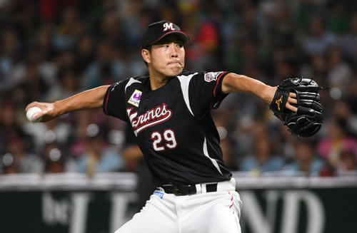 ソフトバンク対ロッテ　プロ初完封勝利を挙げた西野（撮影・今浪浩三）