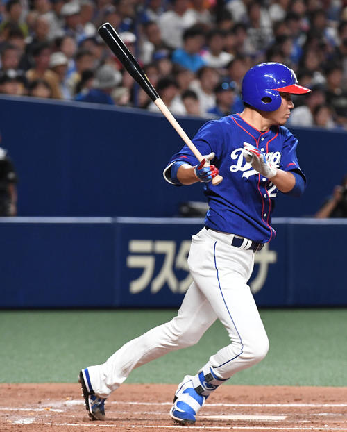 中日対DeNA　3回裏中日2死、大野雄大は中前打を放つ（撮影・前岡正明）