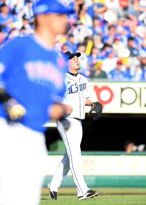 楽天対西武　8回裏楽天2死一塁、浅村を右飛を打ち取った平井（撮影・たえ見朱実）