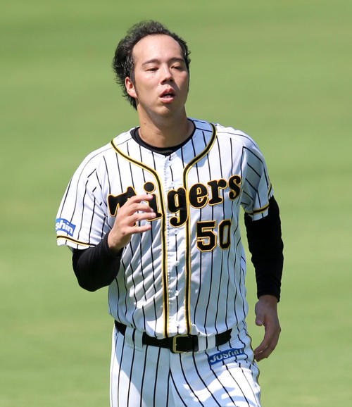 投手指名練習でダッシュする青柳（撮影・上山淳一）