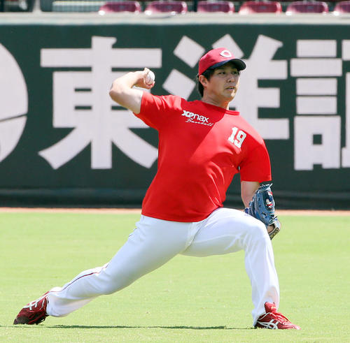 キャッチボールで調整する野村（撮影・栗木一考）