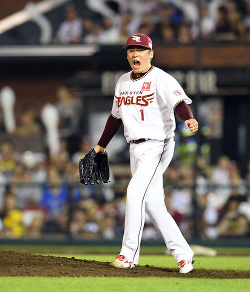 楽天対オリックス　9回からマウンドに上がり無失点に抑え、自己最多の34セーブ目をマークした楽天松井（撮影・たえ見朱実）