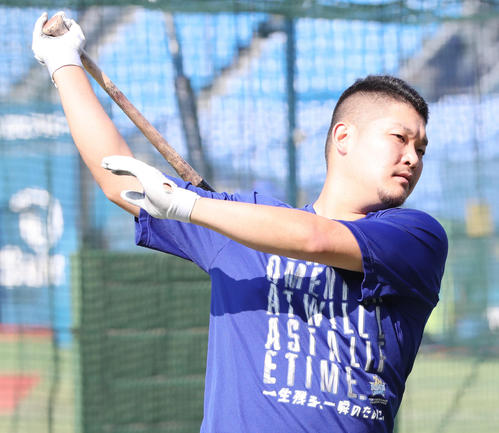 DeNA対巨人　試合前、打撃練習するDeNA筒香（撮影・垰建太）