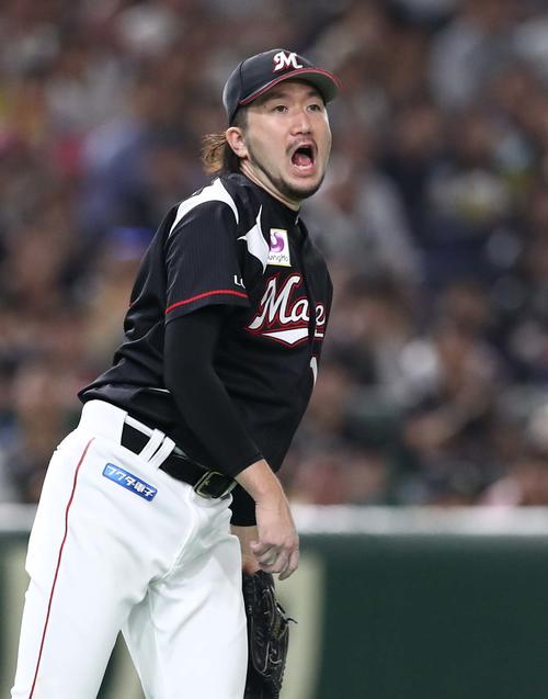 日本ハム対ロッテ　4回裏日本ハム2死一、三塁、渡辺を投ゴロにとり叫ぶ石川（撮影・黒川智章）