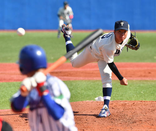 東洋大対立正大　先発した東洋大・村上（撮影・柴田隆二）