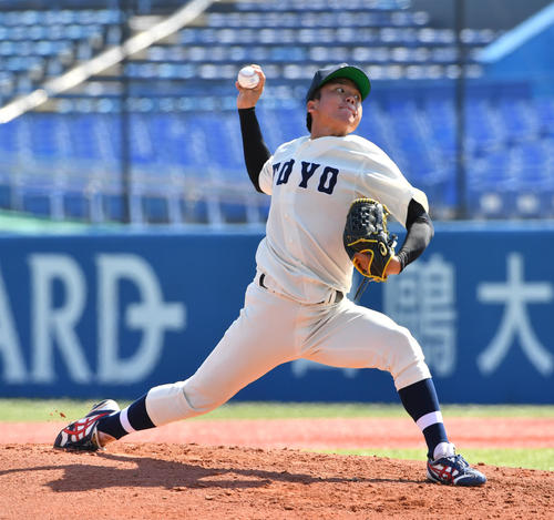 東洋大対立正大　先発した東洋大・村上（撮影・柴田隆二）