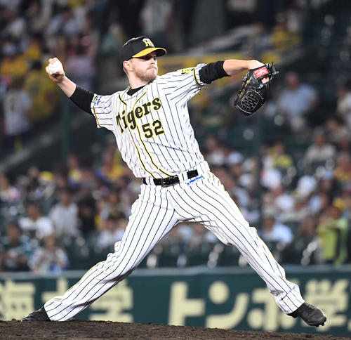 阪神対ヤクルト　8回から登板したジョンソン（撮影・奥田泰也）