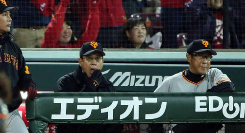 厳しい表情の原監督（2019年3月29日）