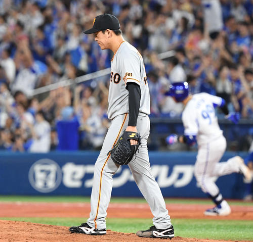 DeNA対巨人　3回裏DeNA2死一塁、桜井はソトに左越え2点本塁打を許す（撮影・山崎安昭）