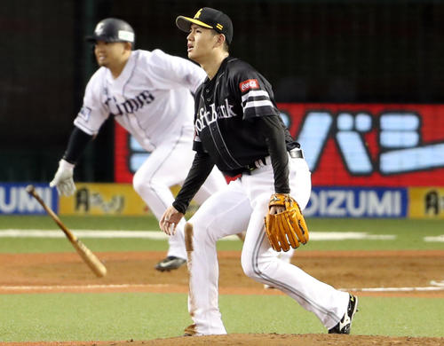 西武対ソフトバンク　3回裏西武2死満塁、森に3点適時二塁打を打たれる高橋礼（撮影・狩俣裕三）