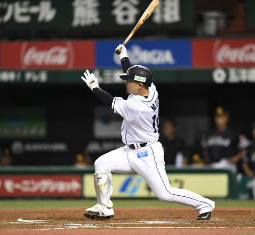 西武対ソフトバンク　3回裏西武2死満塁、走者一掃の右3点適時二塁打を放つ森（撮影・鈴木みどり）