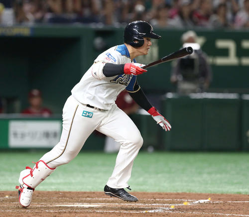 日本ハム対楽天　8回裏日本ハム2死満塁、二ゴロに終わる清宮（撮影・黒川智章）