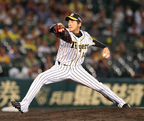 阪神対ヤクルト　5回表ヤクルト2死一、三塁、阪神青柳に代わって能見がマウンドに上がる（撮影・上山淳一）