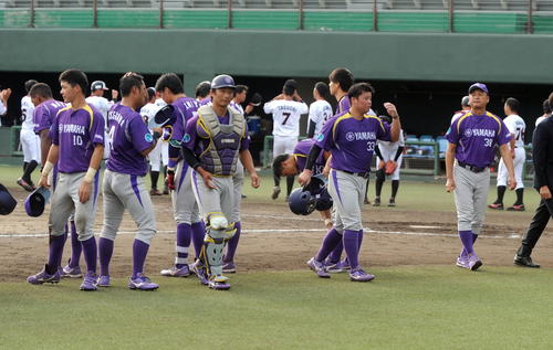 本大会出場を決めることができず、がっくりのヤマハナイン