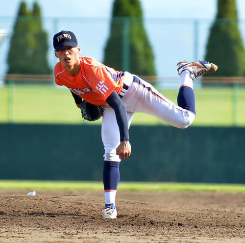 躍動感ある投球フォームの東北公益文科大・石森