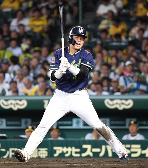 5回表ヤクルト1死一塁、村上宗隆は空振り三振に倒れる（撮影・奥田泰也）