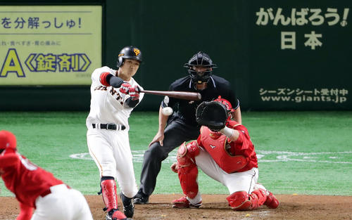 巨人対広島　7回裏巨人1死一、三塁、田中俊は右適時打を放つ（撮影・浅見桂子）