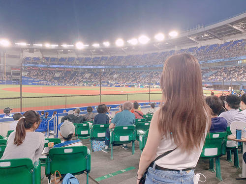 ZOZOマリンスタジアムで、ロッテ戦を観戦する宮崎美穂
