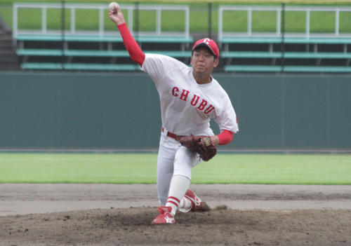 救援で2回無失点に抑えた中部学院大・伊藤（撮影・柏原誠）