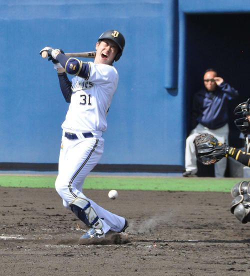 教育リーグのソフトバンク戦で千賀から死球を受け、痛みに顔をゆがめるオリックス太田（2019年3月8日）