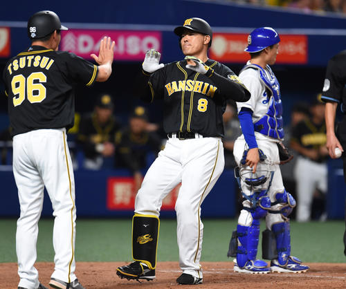 阪神福留が戦友メッセへ惜別弾 お疲れさまと プロ野球写真ニュース 日刊スポーツ