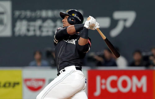 日本ハム対ソフトバンク　5回表ソフトバンク2死二塁、グラシアルは勝ち越しとなる右前適時打を放つ（撮影・佐藤翔太）