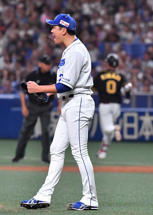 中日対阪神　6回表阪神2死二塁、木浪を遊ゴロに打ち取りガッツポーズで雄たけびを上げる大野雄（撮影・上田博志）
