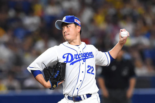 中日対阪神　1回表、登板する中日先発の大野雄大（撮影・森本幸一）