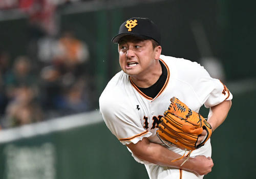 巨人対広島　力投する巨人先発の沢村（撮影・山崎安昭）