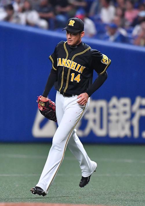 中日対阪神　7回を無失点に抑えベンチに引き揚げる能見篤史（撮影・上田博志）