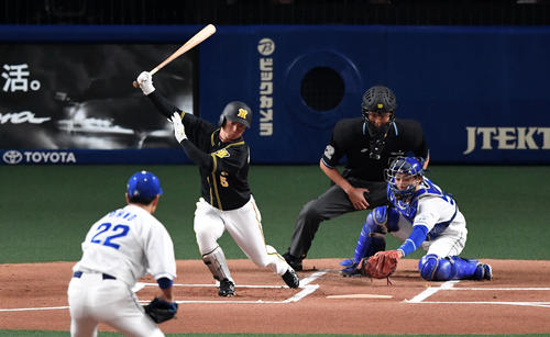 中日対阪神　1回表阪神1死、近本は空振り三振に倒れる。投手大野雄（撮影・前岡正明）