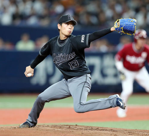 オリックス先発の山岡（撮影・前田充）