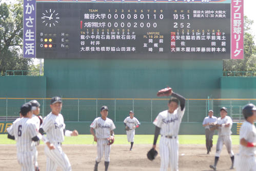 5回にリーグタイの8安打を集めて快勝した龍谷大（撮影・柏原誠）
