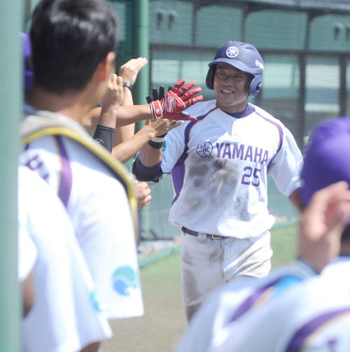 本塁打を含む4安打の活躍でチームの勝利に貢献したヤマハの前野