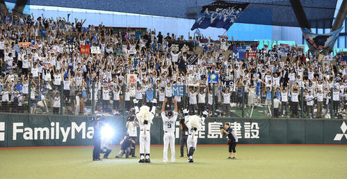 ロッテに勝利しM9が点灯した西武（撮影・たえ見朱実）