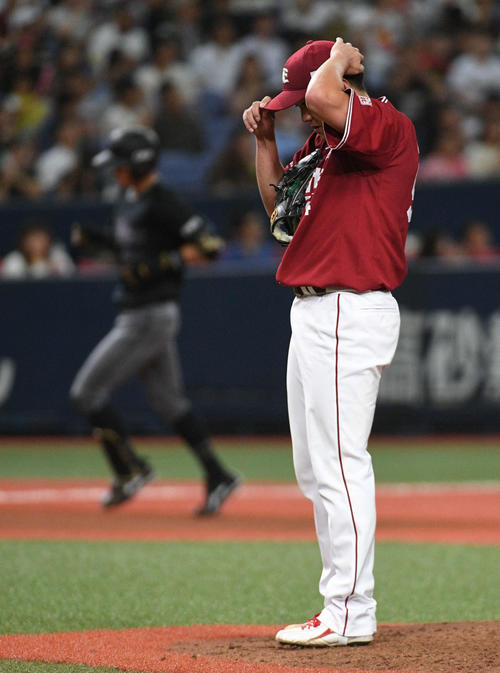 オリックス対楽天　6回裏オリックス無死、中川にソロ本塁打を浴びた石橋（撮影・渦原淳）