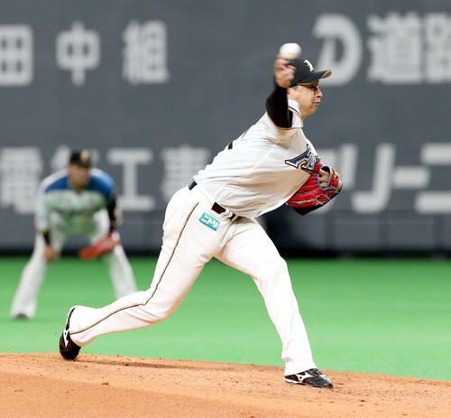 日本ハム対ソフトバンク　4回から登板する日本ハム村田（撮影・佐藤翔太）