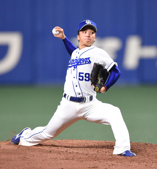 中日対DeNA　7回表、力投する中日先発の山本拓実（撮影・森本幸一）