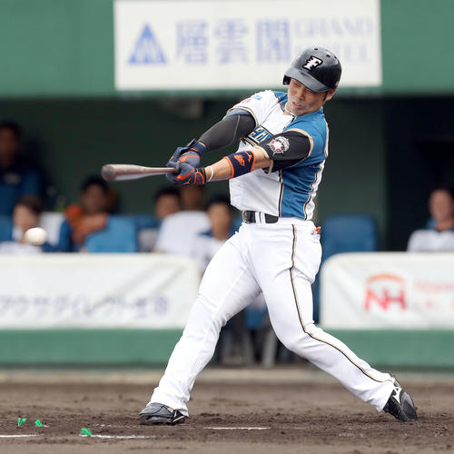 日本ハム対ソフトバンク　2回裏日本ハム2死三塁、近藤は先制となる右前適時打を放つ（撮影・佐藤翔太）