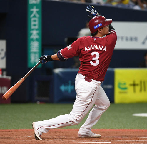 オリックス対楽天　9回表楽天2死一、二塁、浅村は3点本塁打を放つ（撮影・渦原淳）