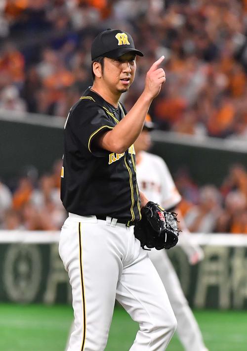 巨人対阪神　巨人に勝利し12セーブ目を挙げた藤川（撮影・上田博志）