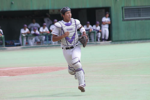 天理大・石原貴規捕手（撮影・柏原誠）
